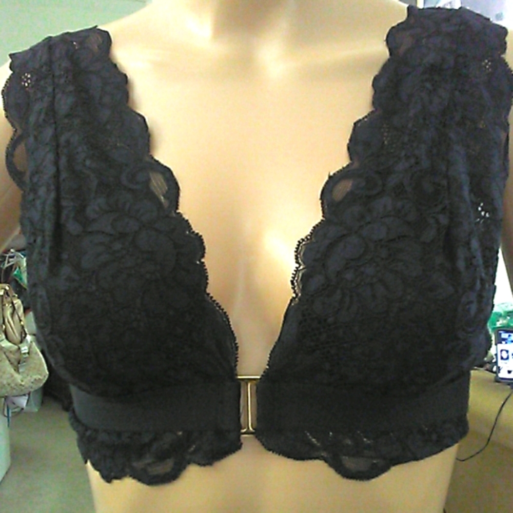 BNWT FREE PEOPLE WE ARE HAH Elegant Black Lace Bralette SX. SM (2 AVAILABLE)